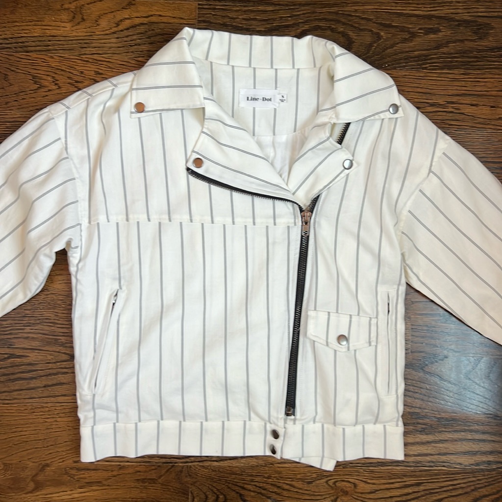 Line+Dot Jacket Size